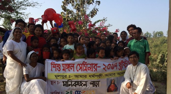 Joyful participants in the seminar, Lama