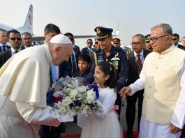 Pope Francis arrives in Bangladesh