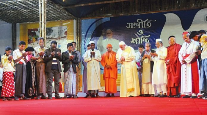 Pope Francis prays with Rohingya people in Kakrail