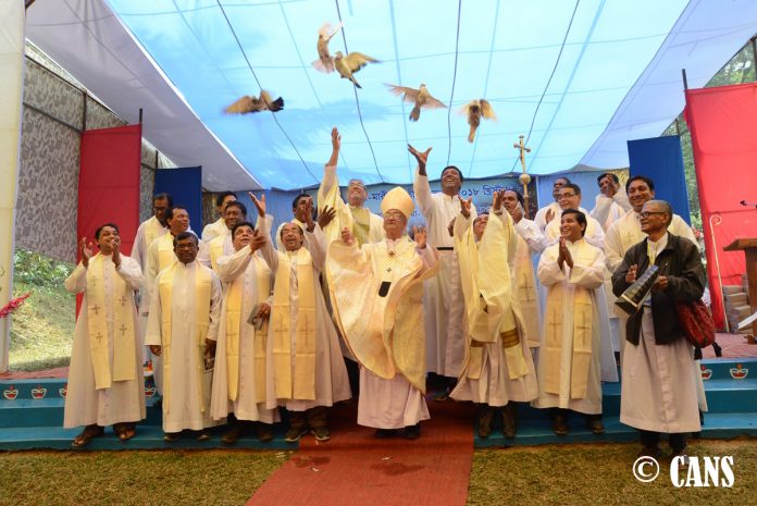 Releasing doves in the Marian Pilgrimage, Diang